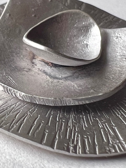 (Not all) roses are red